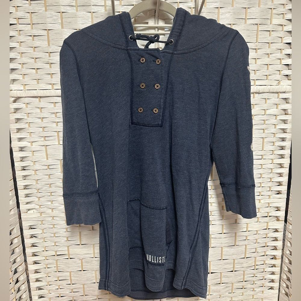 Hollister navy blue‎ hoodie size L juniors euc 6 buttons at the top pocket front